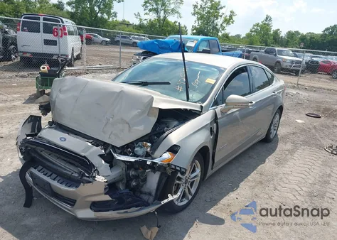 2015 Ford Fusion Energi Titanium z USA, uszkodzony, nr VIN 3FA6P0SU1FR245815